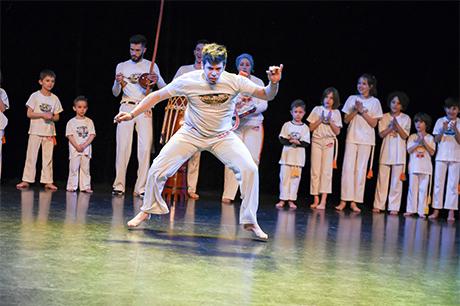 ... la danse capoeira...